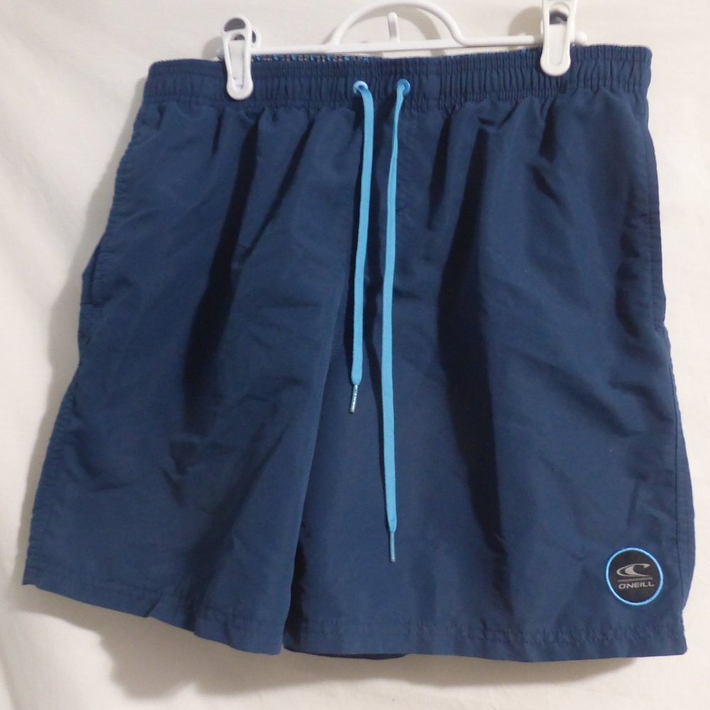 O'NEILL, medium shorts, front and back pockets, GUC